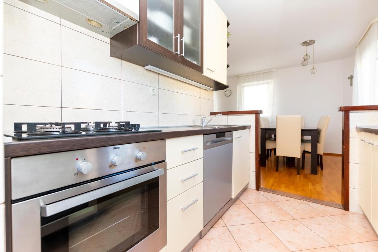 Apartment Pepalo,Omis Free Parking Eksteriør billede