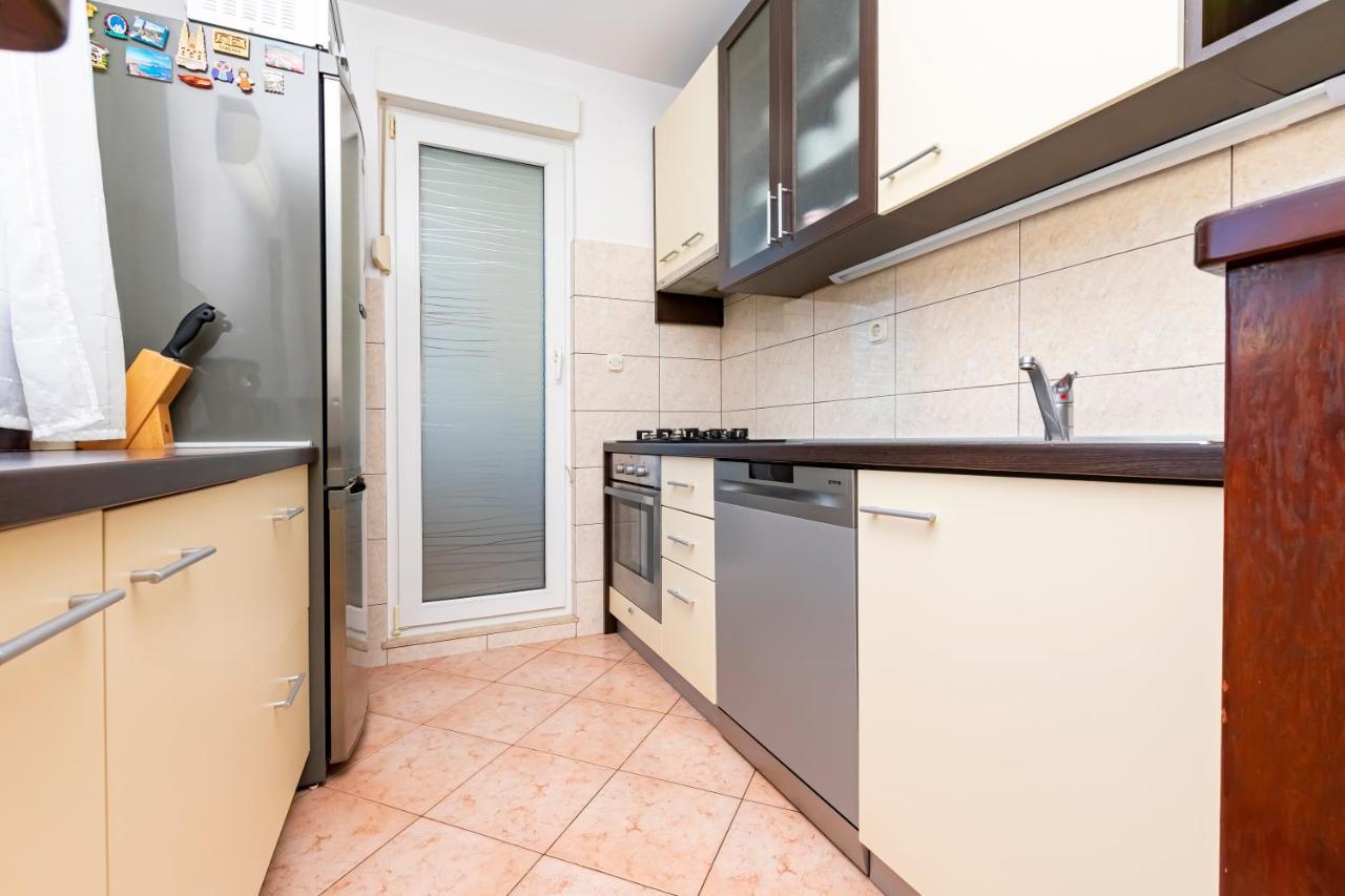 Apartment Pepalo,Omis Free Parking Eksteriør billede